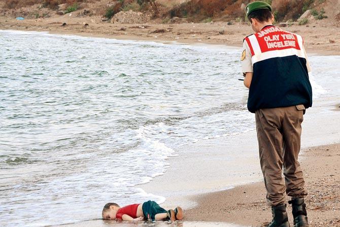 Aylan Shenu’s body washed off the shores in Bodrum, southern Turkey, on September 2, 2015 after a boat carrying refugees sank while reaching the Greek island of Kos. pic/afp