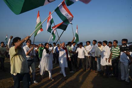 Mumbai: Peace march at Juhu Beach over JNU row