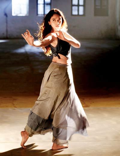 Aditi Rao Hydari in the video