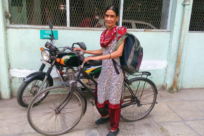 Pic in which woman on cycle is Kaushalya