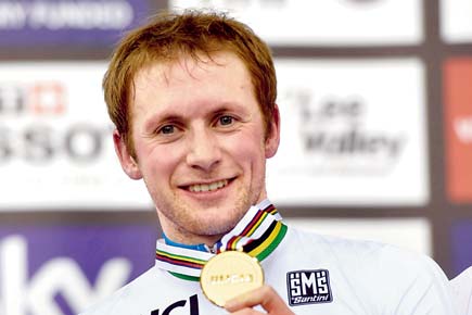 Kenny wins sprint title at world cycling competition