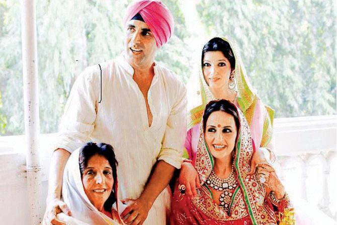 Akshay Kumar with wife Twinkle Khanna (standing), sister Alka (right) and mother Aruna Bhatia pose for a Women’s Day special snap