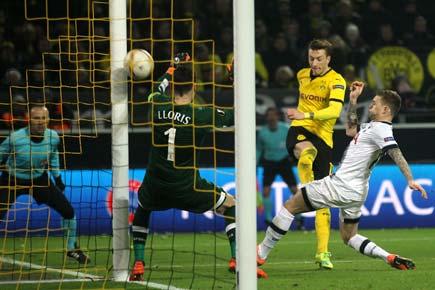 Reus' brace helps Dortmund down Tottenham 3-0 in Europa League first-leg