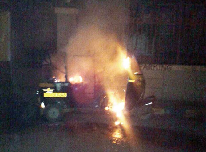 The auto rickshaw was set ablaze just outside the Andheri RTO premises