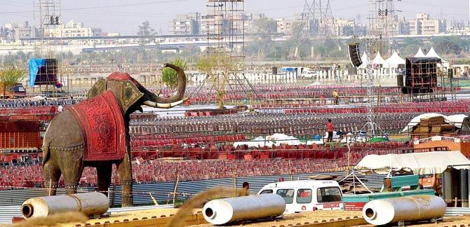 Preparations on for the World Culture Festival, organised by Sri Sri Ravi Shankar’s Art of Living, held on the banks of the river Yamuna this weekend. Pic/PTI