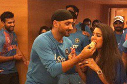 Harbhajan's wife Geeta celebrates birthday with Men in Blue