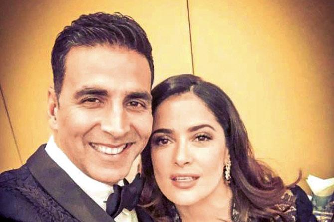 Akshay Kumar took to Twitter to share his selfie with Salma Hayek. He wrote, “Selfie of a lifetime.”