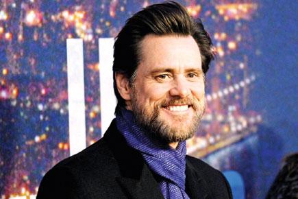 Jim Carrey spotted with a mystery brunette