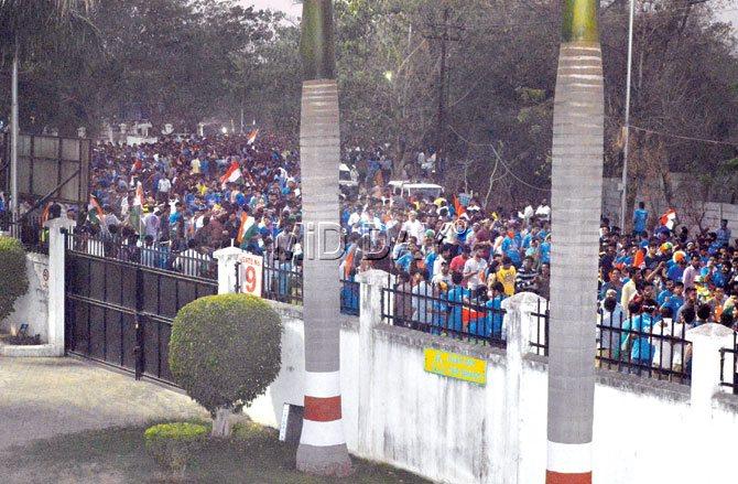 Thousands of fans wait to get inside the stadium even as the two captains have walked out for the toss. Pics/Harit N Joshi 
