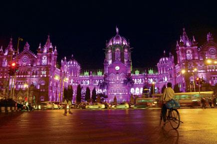 Rediscover South Mumbai's iconic landmarks on a midnight bicycle ride