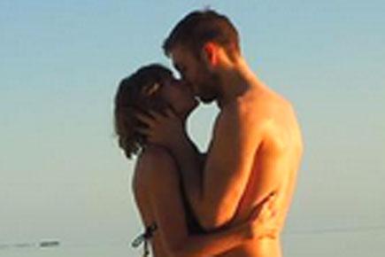 Taylor Swift and DJ Calvin Harris seal it with a kiss