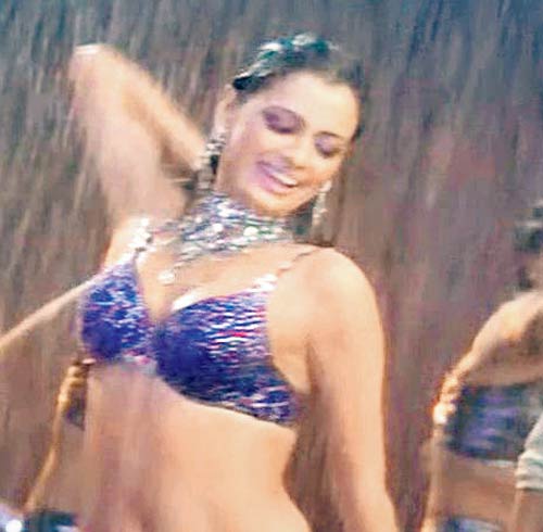 Dia Mirza in Tumsa Nahin Dekha (2004)