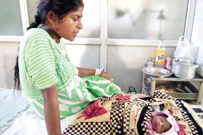 Saraswati Singh and her newborn at JJ Hospital 