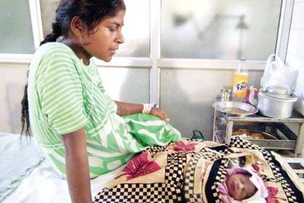 Mumbai: Woman gives birth in train at Bhandup