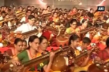 Symphony by 2000 veena artists enthrals Bengaluru 