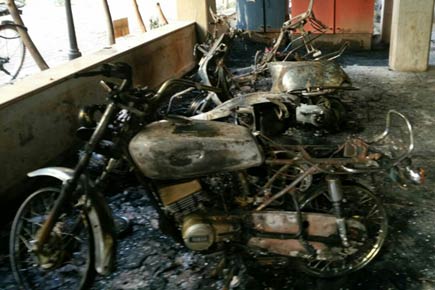Six vehicles catch fire at Pune's society; none hurt