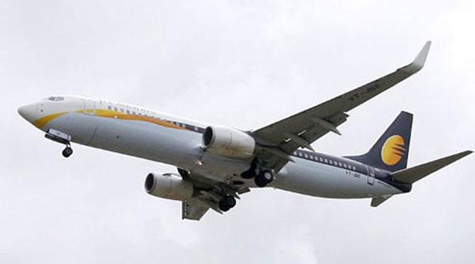 Indian plane lands in Karachi as passenger dies 