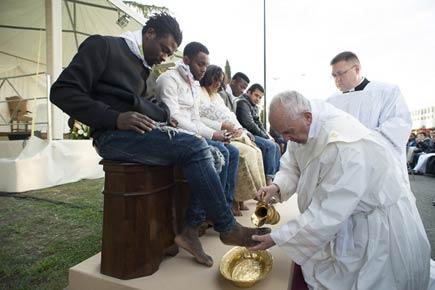 Pope Francis washes feet of Muslim migrants, says 'We are brothers'