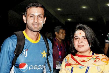 Australia, Pakistan spread colour and cheer with Holi festivities at PCA Stadium