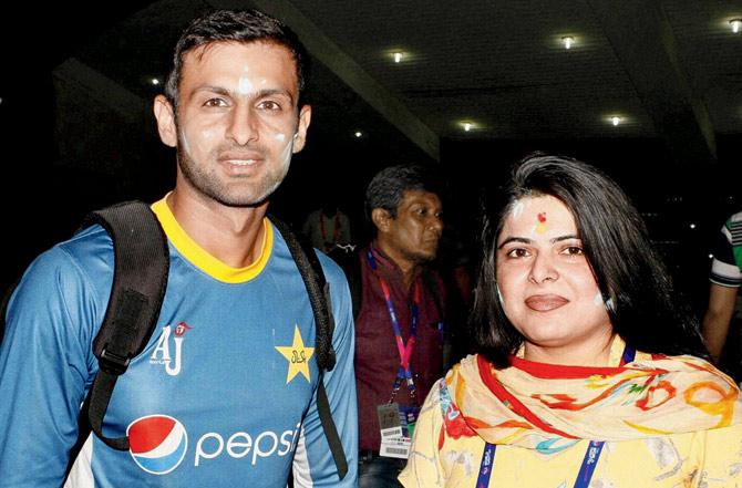 Shoaib Malik with a fan yesterday