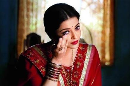 Aishwarya looks ravishing in red in this new still from 'Sarbjit'