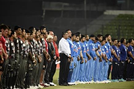 Asia Cup: Players wear armbands, observe silence as tribute to Martin Crowe