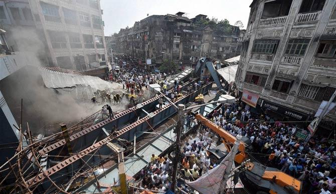 Kolkata flyover collapse: Death toll rises to 24, officials detained