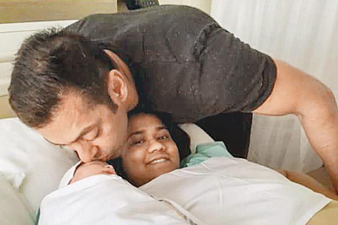 Salman Khan with Arpita and the baby, Ahil at the hospital