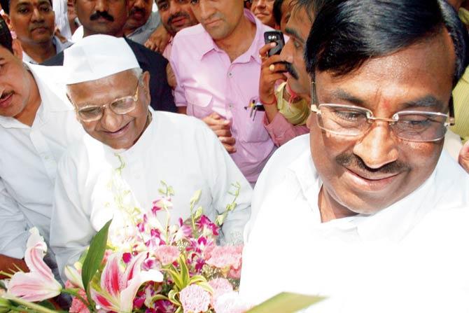 (Right) Minister Sudhir Mungantiwar with activist Anna Hazare