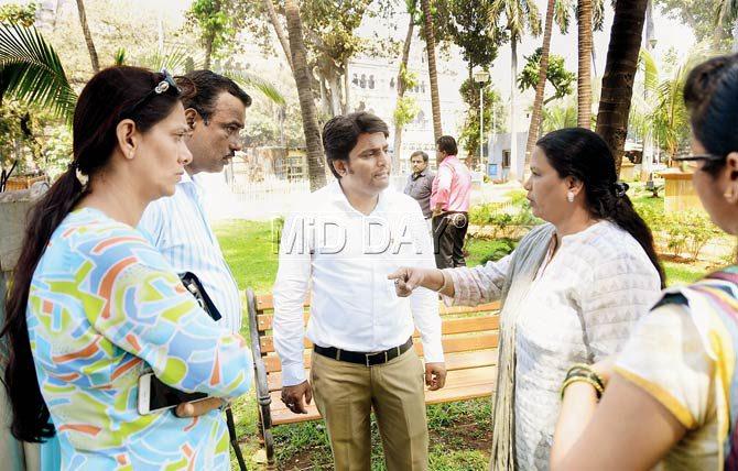 Corporator Ganesh Sanap (centre) with Fort residents at Bhatia Baug