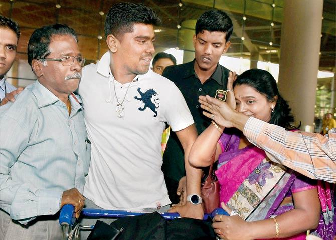 Family welcomes Jaideep Digambar Karande at the airport