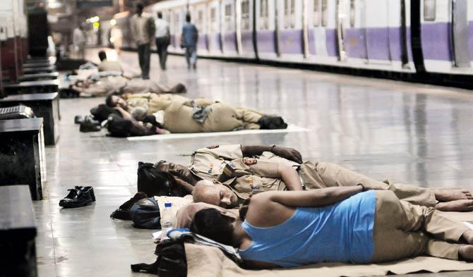 It’s not uncommon to see cops sleeping at the railway platform; after a hard day at work, many are simply too tired to make the long journey home. File pic