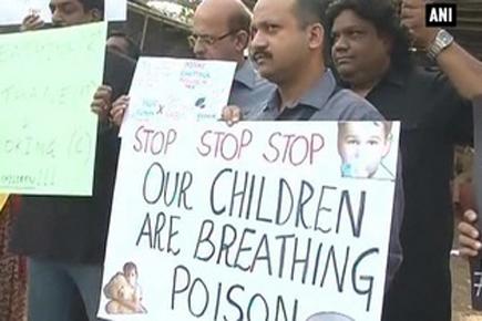 Mumbai: Locals protest against Deonar fire
