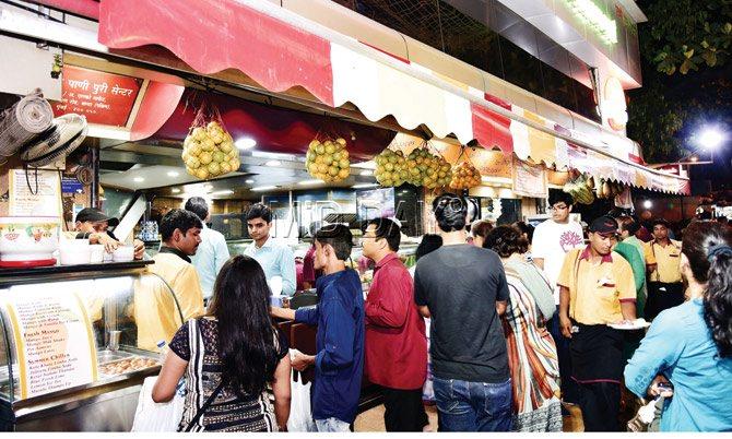 Crowds flock to Elco Juice Centre in Bandra; Mosambi Juice (right) at Elco