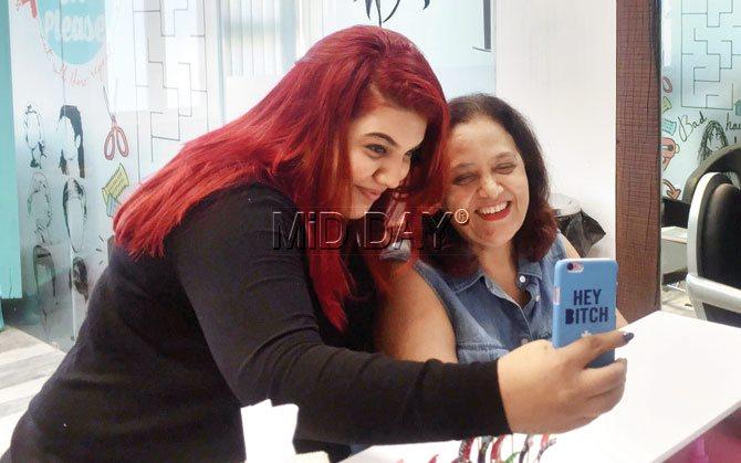  Show me some love! Hairstylist Pia Balwani takes a selfie with her mother at Churchgate salon. Pic/Aastha Atray Banan