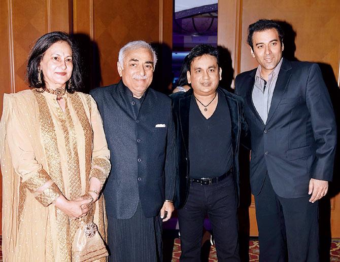 Krishan Premnarayan with wife and son and Shailesh Gupta