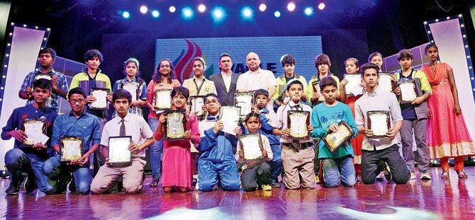 PACKING A PUNCH: Boxing stars are honoured during the Wagle Sports-Mumbai Schools Sports Association Sports Excellence award ceremony at Shanmukhananda Hall on Tuesday. Pics/Suresh Karkera 