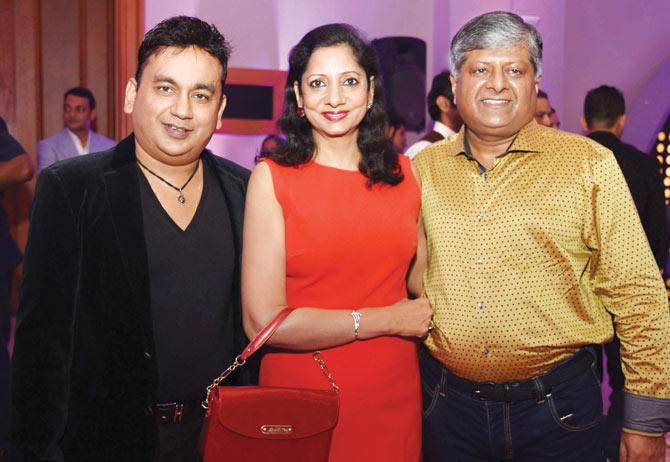  Shailesh Gupta with Shashi Sinha, CEO, IPG Mediabrands, India and wife