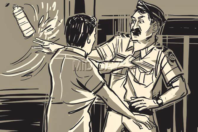 When cops rescue the accused and offer him water, he starts assaulting a police constable