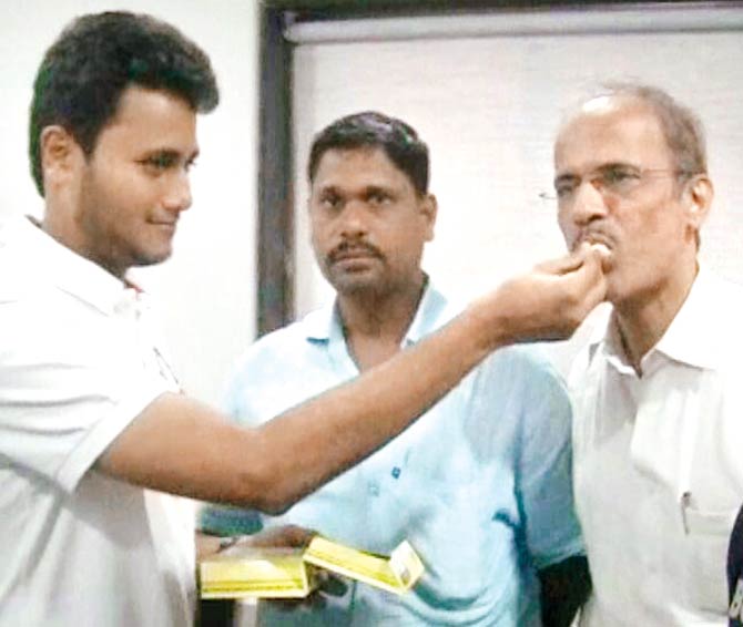 Shripal Jain, the deceased’s son, feeds his uncle sweets to celebrate the verdict