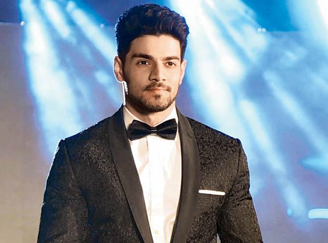 Sooraj Pancholi wants to go to Dubai for a 10-day event