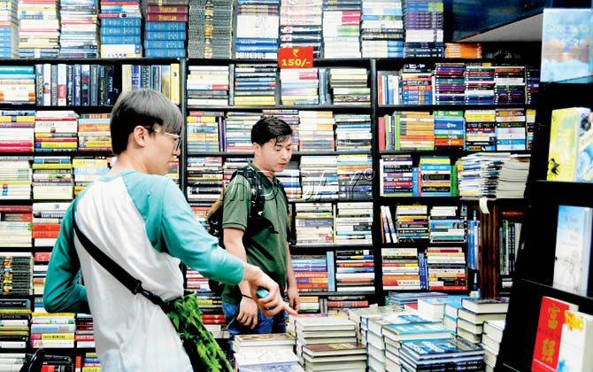 The iconic Strand Book Stall has held its annual sale at Sunderbai Hall for decades, but can no longer afford the high rentals. Pic/Bipin Kokate