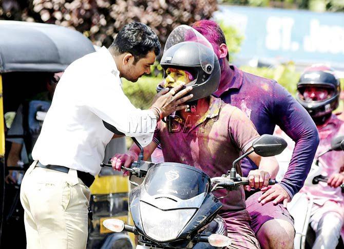 A police personnel checks a motorist for the presence of alcohol near Juhu beach on Thursday. Pic/Shadab Khan