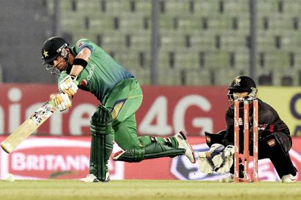 Asia Cup: Akmal, Malik rescue Pakistan after early blows vs UAE