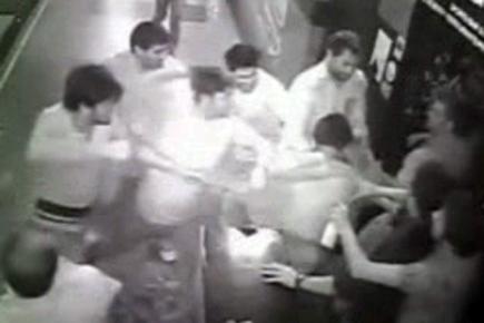 Noida: Unidentified men thrash waiters for not serving food in car