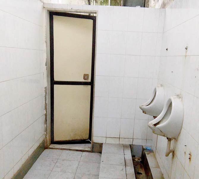 Dattatray Kamble (72) died of a brain haemorrhage while he was locked in the KEM Hospital toilet. His body was found by the cleaners the next morning