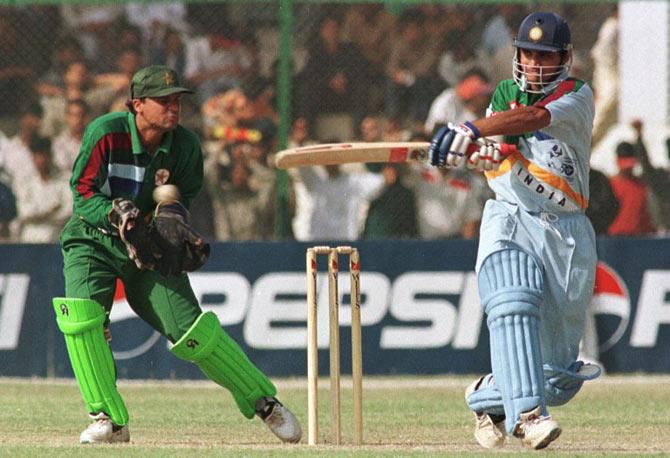 Sourav Ganguly (R) whacks Azhar Mahmood to the boundary during his elagant innings