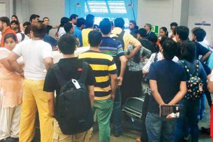 Passengers argue with SpiceJet staff after flight delay