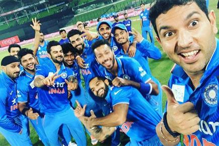 Yuvraj Singh's crazy selfie with Team India after Asia Cup title