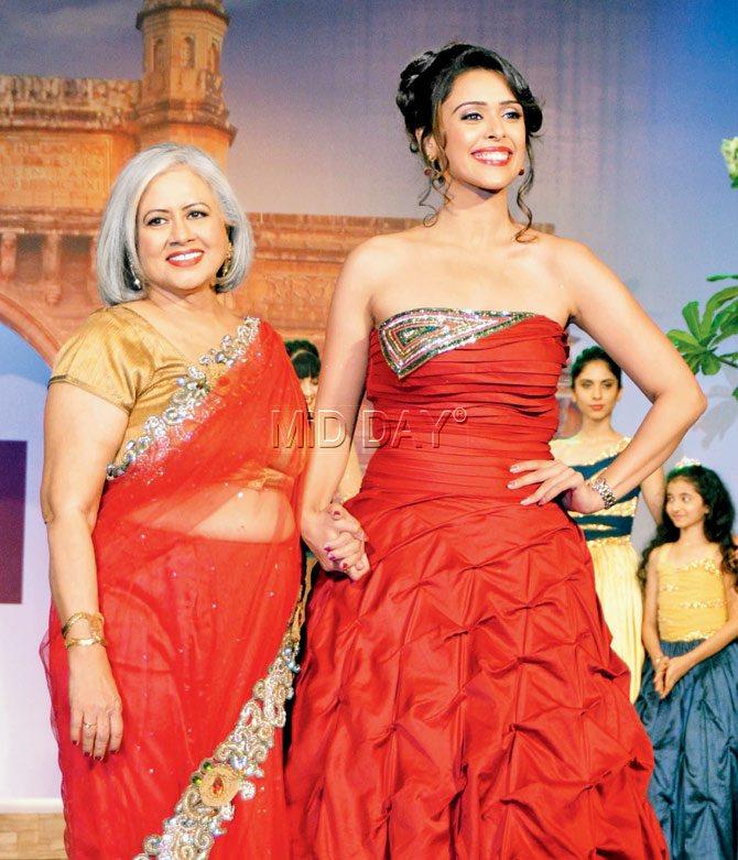 Hrishita Bhatt with her mother